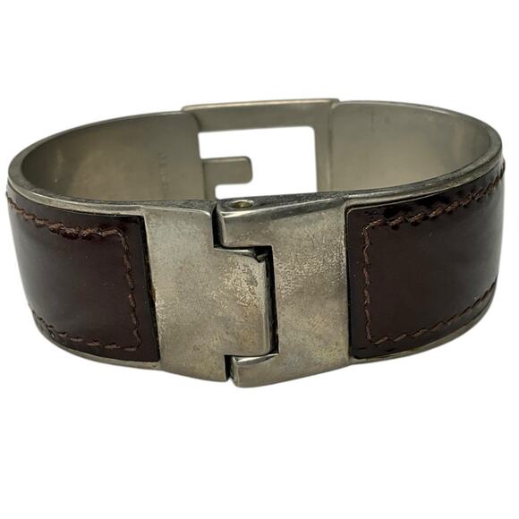 674. Gucci Leather Bangle Bracelet - Picture 5 of 7